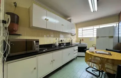 Sobrado com 2 quartos e 1 banheiro para locação no bairro santa paula.