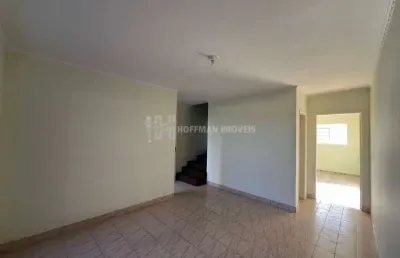 Sobrado de 03 dormitórios, 03 banheiros e 02 vagas vago à venda na vila principe de gales