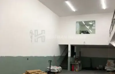 Galpão à venda com 440m² e energia trifásica no bairro santa maria