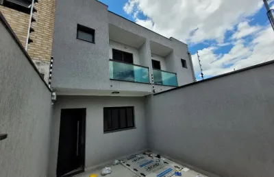 Sobrado novo à venda com 2 quartos e 3 wc's em santo andré, sp.