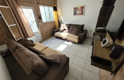 Casa assobradada à venda com 4 quartos e 2 wc's no condomínio maracanã
