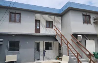 Alugo casa primeiro andar em candeias, 2 quartos grandes, sala, cozinha, área de serviço e terraço. agende uma visita 81.99990-8717.