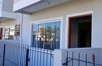 Sobrado para locação em palhoça, barra do aririu, 2 dormitórios, 2 banheiros, 1 vaga