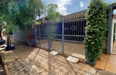 Casa com 3 quartos à venda na Avenida 37, Centro, Barretos