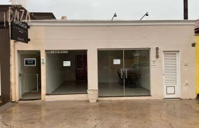 Casa comercial com 4 salas à venda na Avenida 13, Centro, Barretos