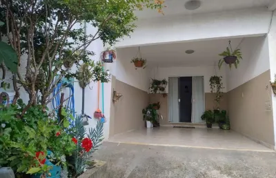 Casa usada para venda em curitiba, campo comprido, 2 dormitórios, 1 banheiro, 2 vagas