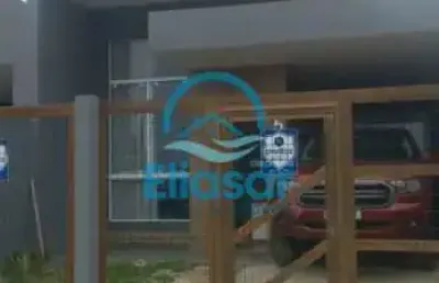 Casa novinha 02 dormitórios, sendo 01 suíte - 300 metros da praia