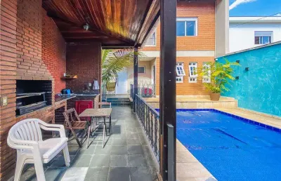 Dois lindos sobrados no mesmo terreno, com piscina na estação conceição do metrô!