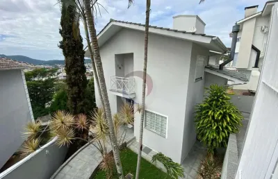 Casa em condomínio fechado com 3 quartos para alugar na rua europa, 410, trindade, florianópolis por r$ 10.000