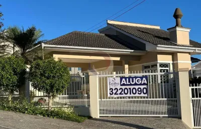 Casa com 2 quartos para alugar na rua das saíras, 121, pedra branca, palhoça por r$ 8.000
