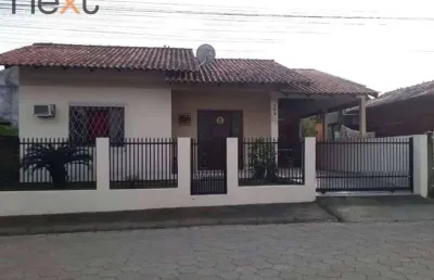 2 casas no terreno, escrituradas no centro de penha