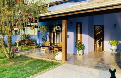 Casa espaçosa com amplas áreas e conforto garantido