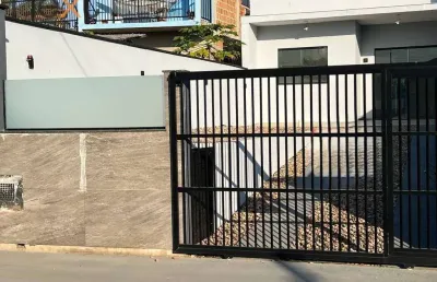 Encontre o lar dos seus sonhos! esta encantadora casa geminada de 77m² foi projetada para oferecer o máximo de conforto e funcionalidade. ideal para f