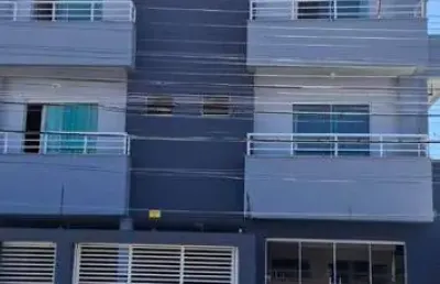 Apartamento com suíte e sacada no centro de navegantes
