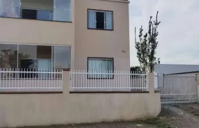 Conforto e praticidade no litoral: apartamento térreo a 750m da praia
