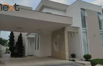 Casa de alto padrão no centro de piçarras: lazer completo e pronta para morar!
