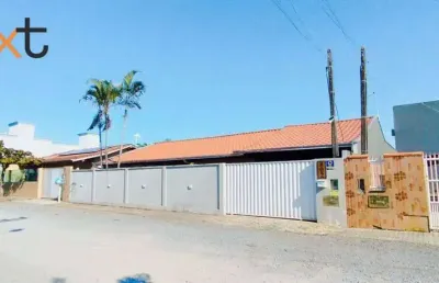 Linda casa na praia da armação, penha - seu paraíso com piscina aquecida!