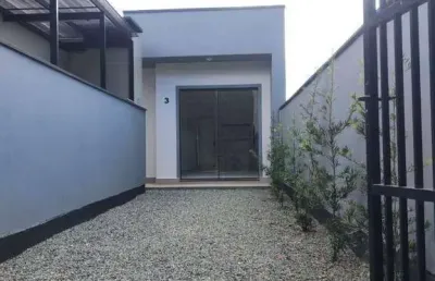 Seu novo lar te espera em barra velha! casa geminada com ótima localização!