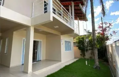 Sobrado espaçoso e reformado no centro de barra velha: 6 quartos, sendo 3 suítes e perto da praia!
