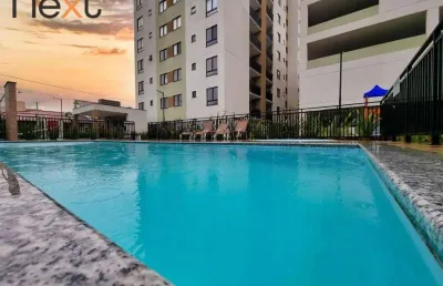 Apartamento térreo mobiliado com jardim privativo em condomínio clube – a 500 metros da praia