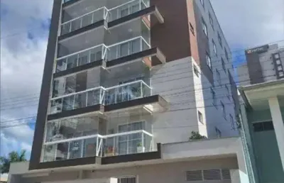 Apartamento quadra mar em piçarras: 3 quartos (1 suíte), vista mar em todos os cômodos e lazer no rooftop!