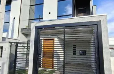 Sobrado moderno a 700 metros da praia — pronto para morar