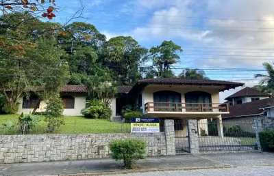 Casa com 5 quartos para alugar na Rua Tubarão, 367, América, Joinville