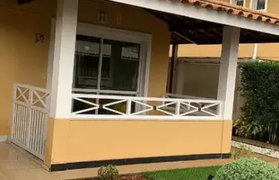 Casa em condomínio fechado com 2 quartos para alugar na avenida luiz tarquínio pontes, 776, vilas do atlantico, lauro de freitas por r$ 6.500