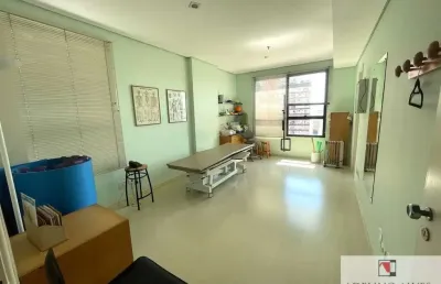 Vendo sala comercial, com 32 mts, ar condicionado, 2 lavabos e 1 vaga