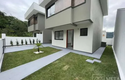 Sobrado de esquina com 3 dormitórios (1 suíte) no caminho novo - palhoça/sc