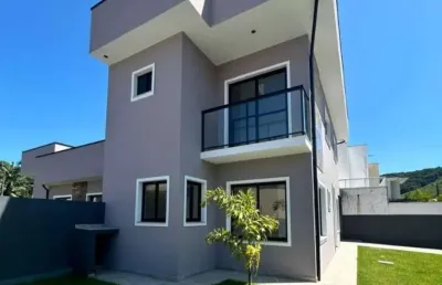 Sobrado com 3 dormitórios (1 suíte) em potecas - são josé/sc