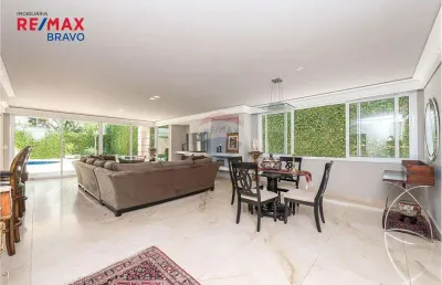 Casa em condomínio com 757m², 6 suítes e 7 vagas no campo comprido