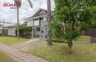 Casa de esquina com quintal no jardim das américas, 4 quartos, 05 vagas de garagem. são 308m2 de muita elegância e conforto.