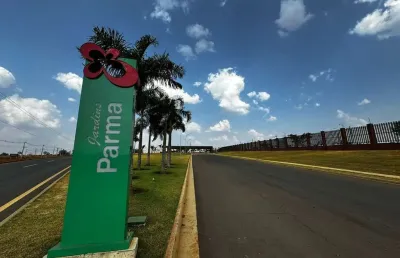 Lote de esquina no jardins parma – 505m² em condomínio completo