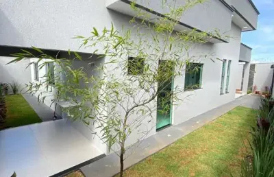 Casa alto padrão com piscina no parque industrial – senador canedo