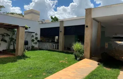 Casa incrível para locação com área gourmet e 2 suítes completas!