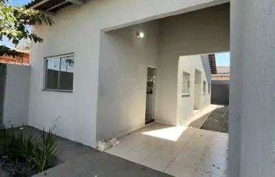 Casa aconchegante de 2 quartos no laranjeiras em frente à escola abdon