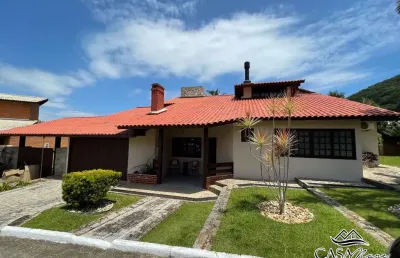 Casa em condomínio fechado com 3 quartos à venda na rua gécio de souza e silva, 100, sambaqui, florianópolis por r$ 1.990.000