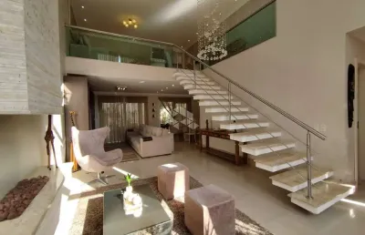 Casa em condomínio com 3 dormitórios, sendo 1 suíte, 3 banheiros, 2 vagas