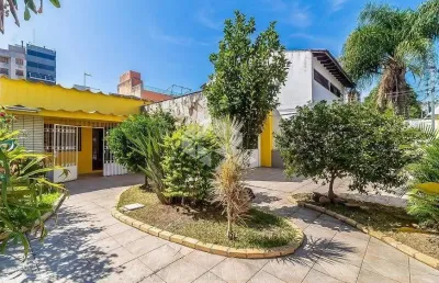 Casa com 308m2 e edícula com entrada separada no boa vista