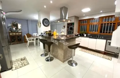 Casa térrea no jardim sabará, 3 dormitórios, 1 suíte, 3 banheiros e 3 vagas!