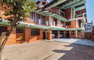 Casa de esquina com 3 dormitórios, 2 suítes no bairro planalto