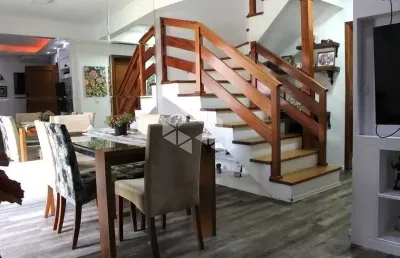Casa sobrado com 3 dormitórios no bairro jardim são pedro.