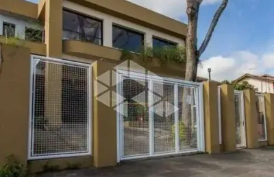 Casa sobrado com 8 dorm no bairro jardim itu em porto alegre