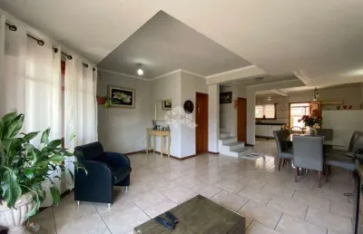 Casa com 3 dormitórios, sendo 1 suíte com sacada e bom pátio no jardim itú!