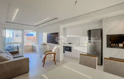 Apartamento com três quartos e duas vagas, no passo da areia