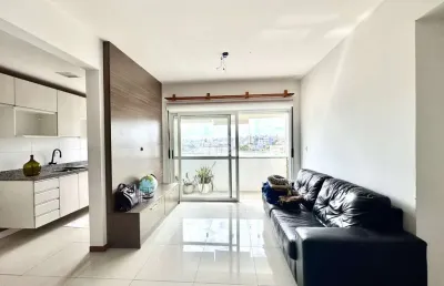Apartamento com duas suítes, churrasqueira e garagem, no santo antônio