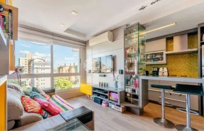 Apartamento com dois quartos, em andar alto, no petrópolis