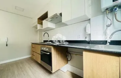 Apartamento diferenciado com 2 dormitórios, cozinha, sala e box coberto