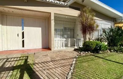 Casa com 3 quartos sendo uma suíte, cozinha, churrasqueira, placa solar. otima posição solar